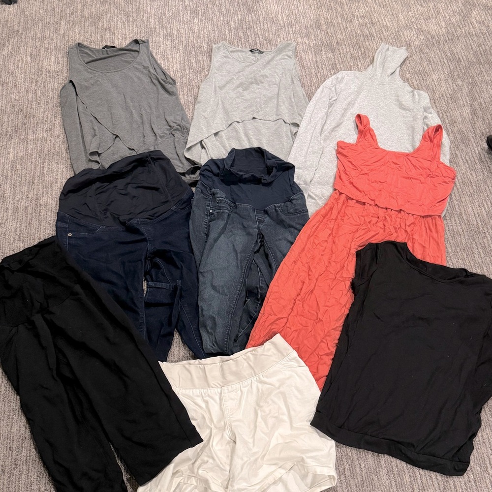 Lot of 8 maternity basics size XS
